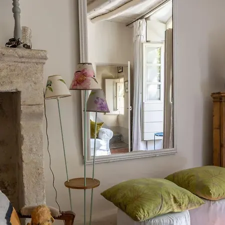 2 Bed/bath House Steps From Place Aux Herbes