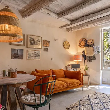 2 Bed/bath House Steps From Place Aux Herbes * Uzès