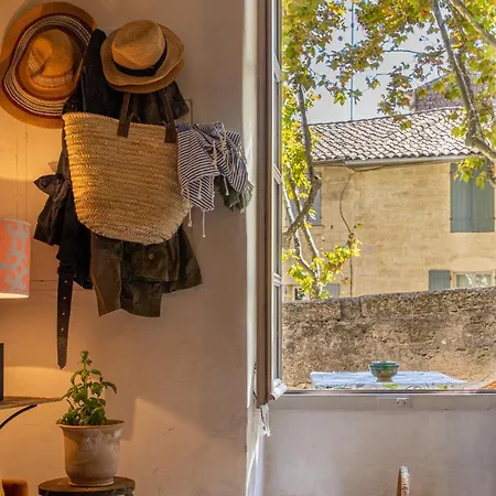 2 Bed/bath House Steps From Place Aux Herbes *