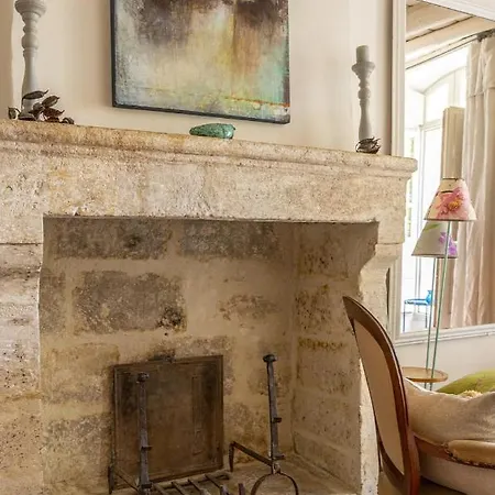 2 Bed/bath House Steps From Place Aux Herbes