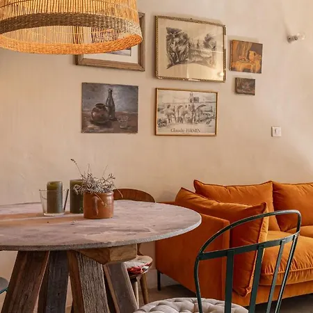 2 Bed/bath House Steps From Place Aux Herbes Uzès