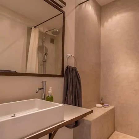 Casa vacanze 2 Bed/bath House Steps From Place Aux Herbes Uzès