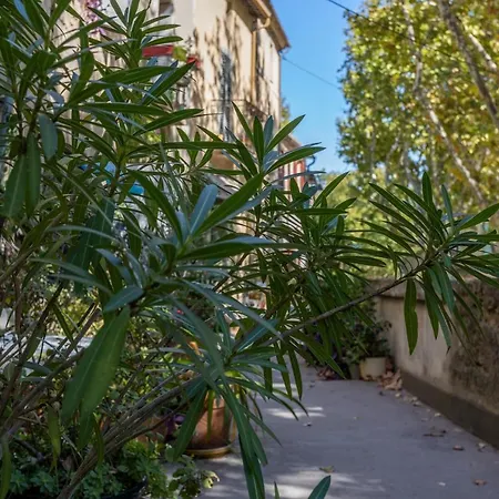 Casa vacanze 2 Bed/bath House Steps From Place Aux Herbes Uzès