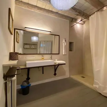 Casa vacanze 2 Bed/bath House Steps From Place Aux Herbes