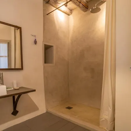 Casa vacanze 2 Bed/bath House Steps From Place Aux Herbes Uzès